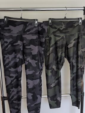 Old Navy Active Camo Leggings in Black & Olive